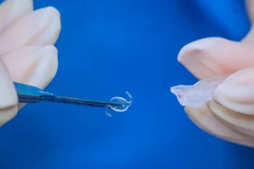 Implante de Lente Intraocular (LIO) Dobrável Tecnologia Avançada para Cirurgia de Catarata