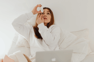 Alergia nos olhos: sintomas, causas e como tratar